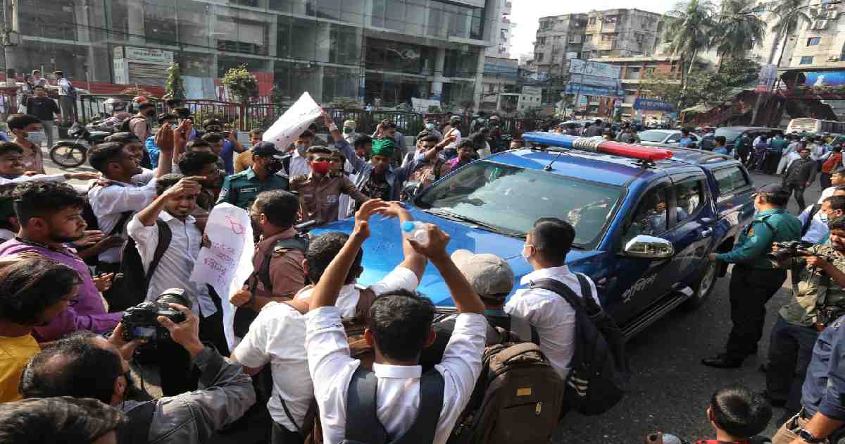 Students block roads again demanding road safety, half fare